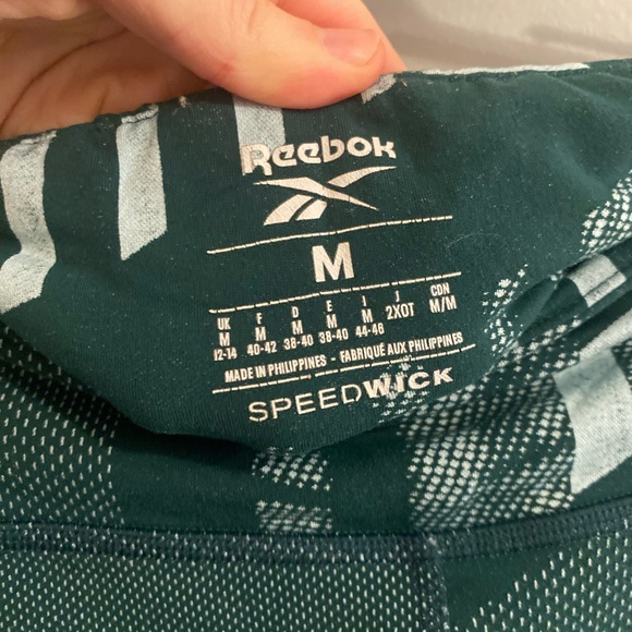 Geometric Patterned Reebok Leggings - Picture 4 of 5